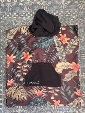 Nomadix Youth Floral Hooded Swim Coverup - Maroon with Tropical Print